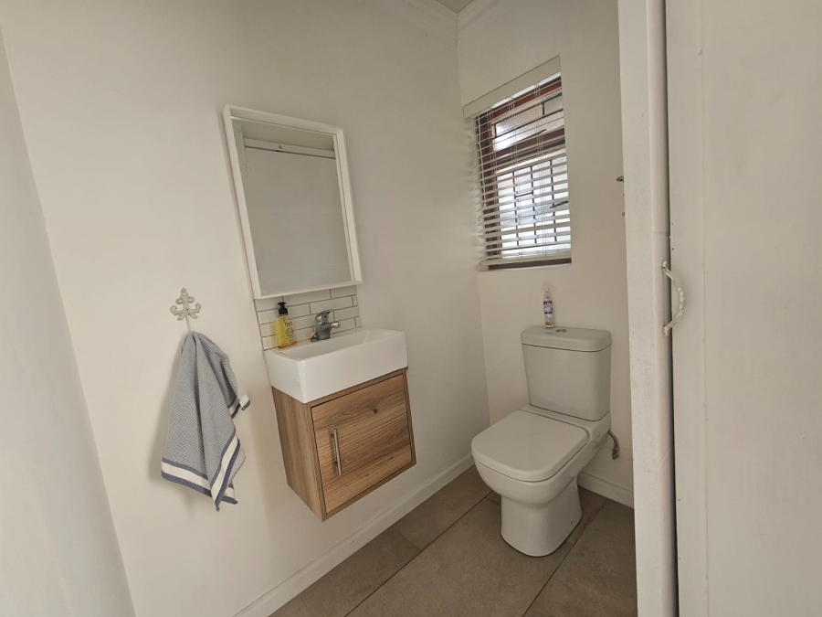 5 Bedroom Property for Sale in Stilbaai Wes Western Cape